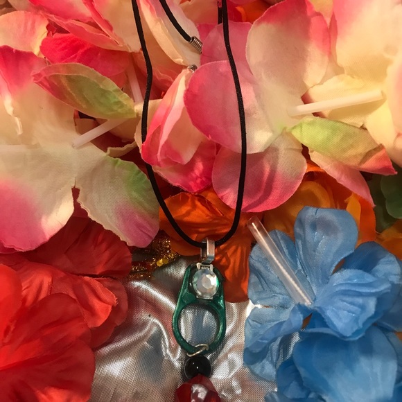 ❤️💚🖤Necklace❤️💚🖤 - Picture 8 of 8